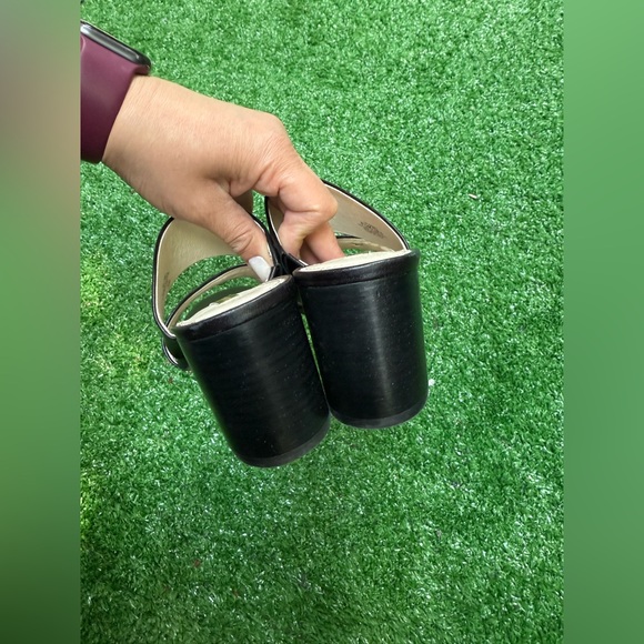 Louise et Cie Women's Kamea Grommet Embellished Black Sandals Size 8.5 - Picture 6 of 13